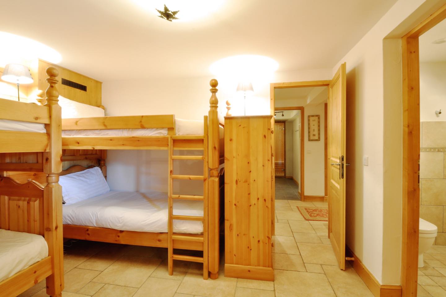 Chalet des Amis - Quad Bunk Bedroom